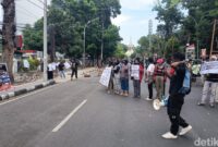1757309654722-demo-mahasiswa-papua-di-depan-pn-makassar-menjelang-sidang-terdakwa-kasus-makar-1757304120643_169