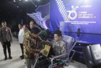 1758540799102-ketua-komisi-iii-dpr-ri-habiburokhman-memberikan-penghargaan-kepada-aipda-marsidon-andikadetikcom-1758529614215_169