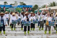 1759037338493-dpd-ri-canangkan-gerakan-peduli-ketahanan-pangan-lewat-penanaman-benih-jagung-di-mimika-1759026588605_169