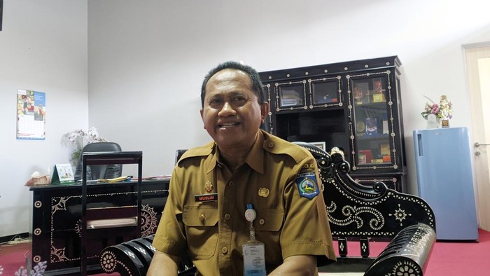 1761327035636-kepala-dinas-kelautan-dan-perikanan-ntb-muslim-saat-ditemui-di-mataram-jumat-24102025-foto-ahmad-viqidetikbali-1761304780768_169