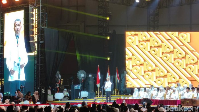 1761413366982-bahlil-dalam-acara-hut-golkar-dan-peringatan-maulid-nabi-1761405333311_169