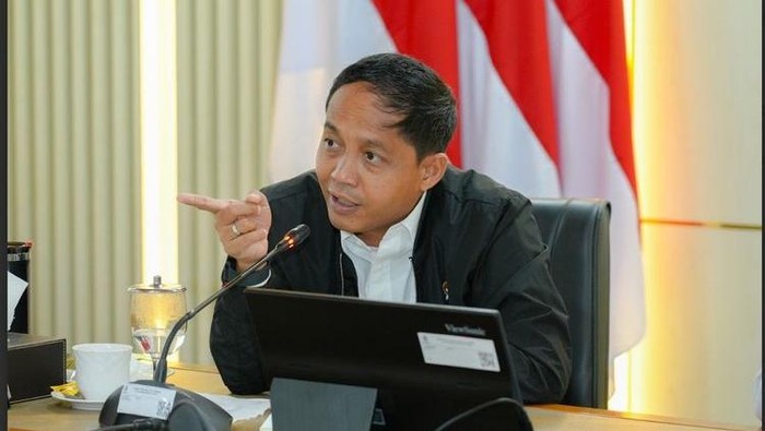 1761564840563-menteri-kehutanan-menhut-raja-juli-antoni-1760962568889_169