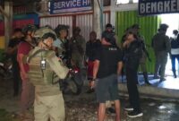 1761802490599-satgas-ops-damai-cartenz-mengamankan-lokasi-penembakan-di-yahukimo-1761791987840_169