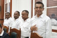 1761802523479-empat-petinggi-nfrpb-terdakwa-kasus-makar-saat-menghadiri-sidang-di-pengadilan-negeri-pn-makassar-1757918262211_169