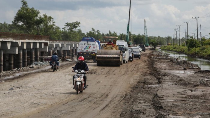 1761910622249-jalan-trans-kalimantan-rusak-2_169