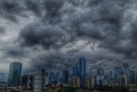 1762169855607-ilustrasi-cuaca-ekstrem