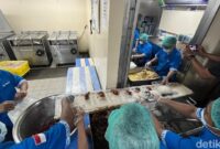 1762277471559-situasi-dapur-berjalan-km-labobar-kapal-terbesar-milik-pt-pelni-rumondangdetikcom-1762260001534_169