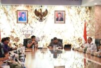 1762342496343-pertemuan-menteri-pkp-maruarar-sirait-dengan-kepala-bpkp-muhammad-yusuf-ateh-1762322908416_169