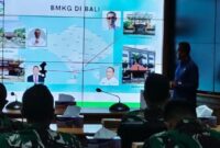 1763184415756-balai-bmkg-denpasar-saat-mendatangi-kodam-ixudayana-untuk-memasang-alat-pendeteksi-dini-bencana-gempa-tsunami-jumat-14112025-d-1763129685618_169