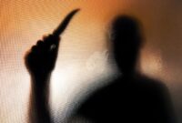 1763379436976-ilustrasi-kejahatan-dengan-pisau_169