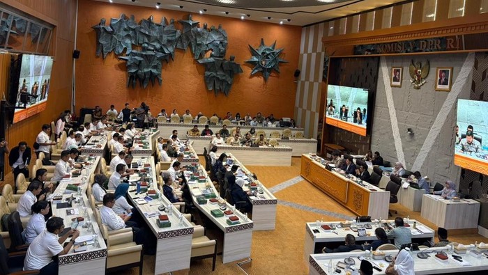 1763379492815-menteri-pu-dody-hanggodo-di-dpr-1763364364290_169