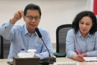 1763400775782-menkes-budi-gunadi-sadikin-saat-berkunjung-ke-rs-kemenkes-di-surabaya-1763389919965_169