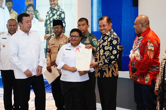 1763658333849-kemendagri-1763637714680