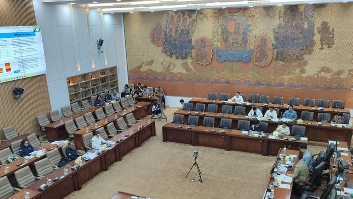 1763982331571-freeport-rapat-dengan-komisi-vi-1763964328299_169