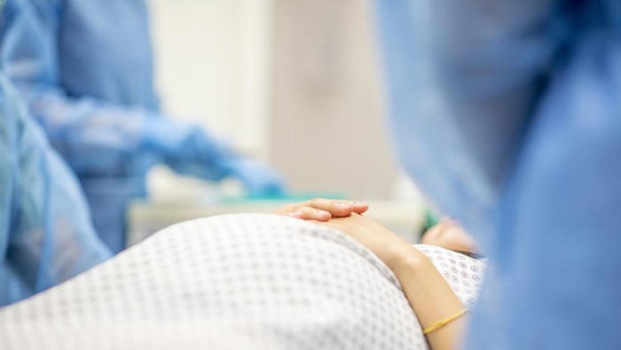 1764306349318-ilustrasi-ibu-hamil-meninggal-1744707440831_169