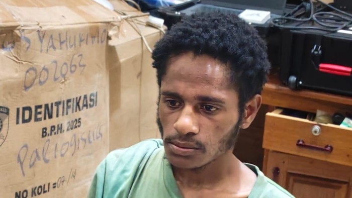 1764565621896-tampang-anggota-kkb-iron-heluka-yang-ditangkap-di-yahukimo-1764478743171_169