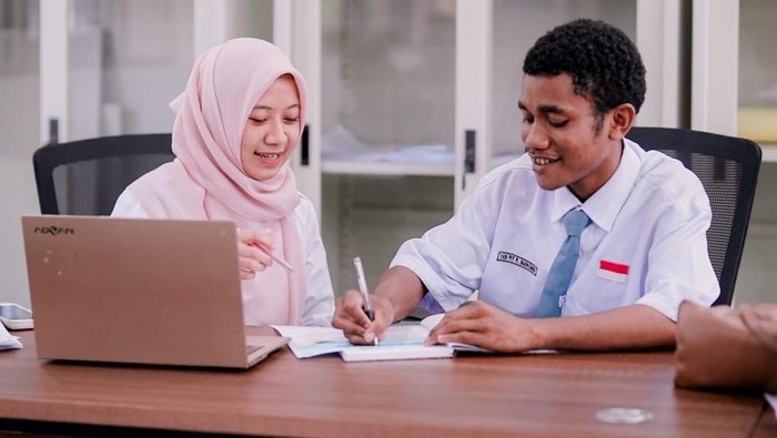 1764997553443-guru-sekolah-rakyat-1764991791855_169