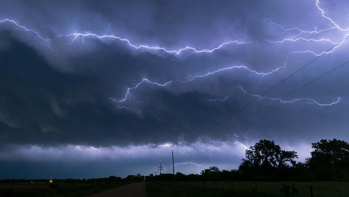 1765278340987-eureka-waspada-cuaca-ekstrem_169