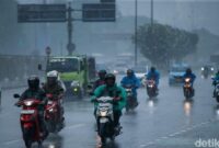 1765451133500-bmkg-imbau-waspada-puncak-musim-hujan-1764752676371_169