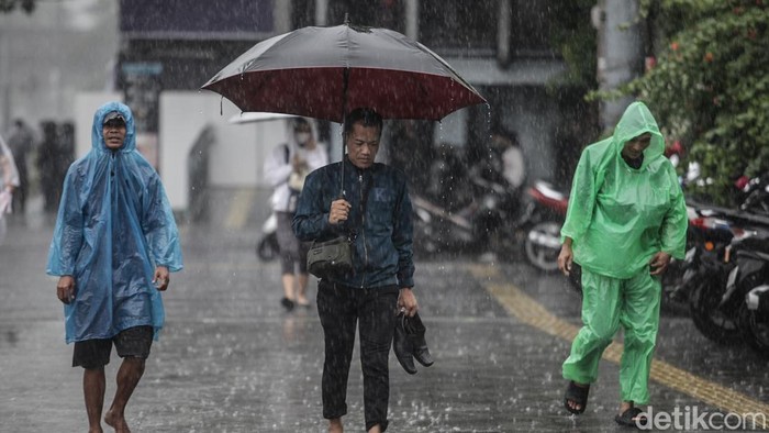 1765472722308-waspada-potensi-cuaca-ekstrem-sepekan-ke-depan-1763018684225_169