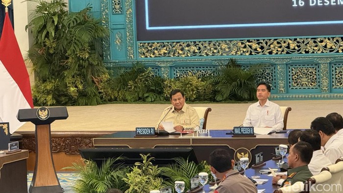 1765883124696-presiden-prabowo-subianto-dan-wapres-gibran-rakabuming-raka-1765882222628_169