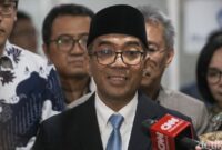 1765883127062-potret-brian-yuliarto-guru-besar-itb-pengganti-satryo-1739966252327_169