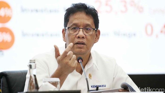 1765904731709-gaya-menkeu-purbaya-pimpin-konferensi-pers-apbn-kita-1758529123207_169