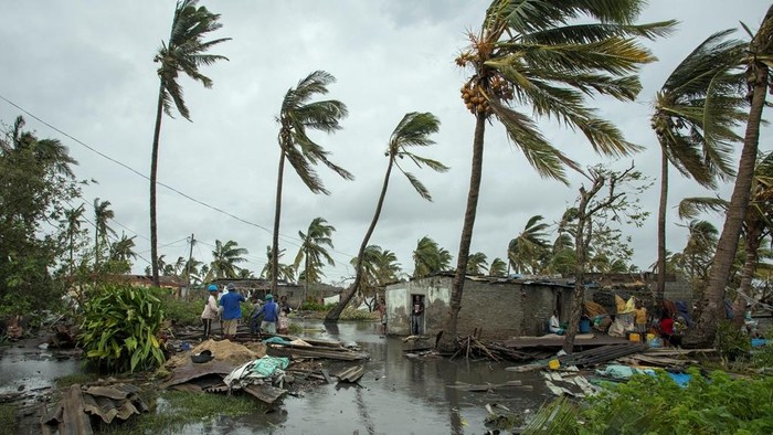 1765926275335-dampak-siklon-tropis-1765868898076_169