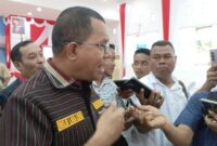 1766120749957-gubernur-ntt-emanuel-melkiades-laka-lena-diwawancarai-seusai-coffee-morning-bersama-para-jurnalis-di-rumah-jabatannya-jumat-19-1766115307777_169