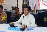 1767114324130-ppid-densus-88-anti-teror-polri-akbp-mayndra-eka-wardhana-dalam-jumpa-pers-soal-ledakan-di-sman-72-jakarta-wildan-ndetikcom-1762857701367_169
