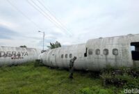 1769144734575-bangkai-pesawat-di-halaman-rumah-warga-mojokerto-1769082642752_169