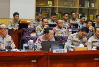 1769403945002-kapolri-jenderal-sigit-dan-jajaran-rapat-kerja-bersama-komisi-iii-dpr-di-gedung-dpr-senayan-jakarta-pusat-senin-2612026-1769402931152_169